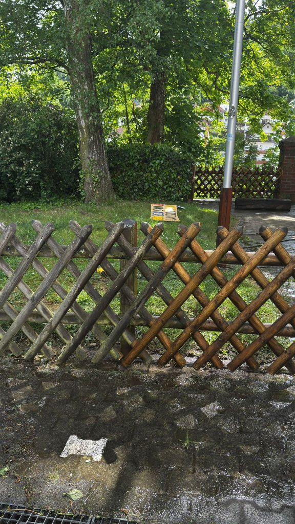 Aktuelles Bild: Zaunreinigen